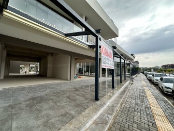Alanya Alkü Yanındaki Plaza'da Kiralık Depolu Dükkan